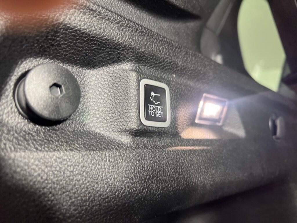 Used 2023 Jeep Grand Cherokee L Laredo SUV