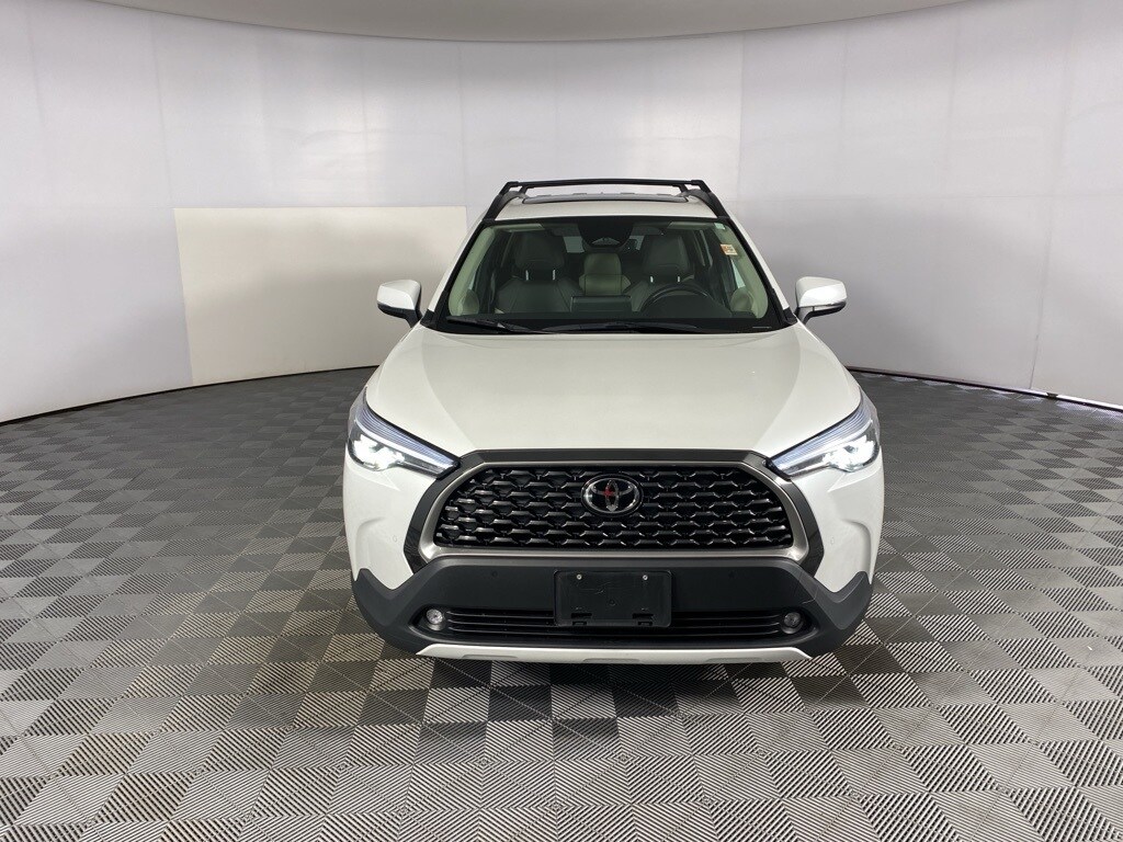 2023 Toyota Corolla Cross XLE photo 2
