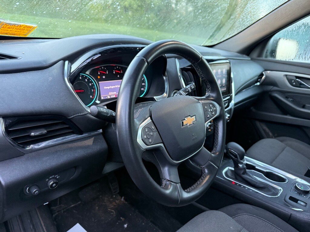 2023 Chevrolet Traverse Cloth 1LT photo 2