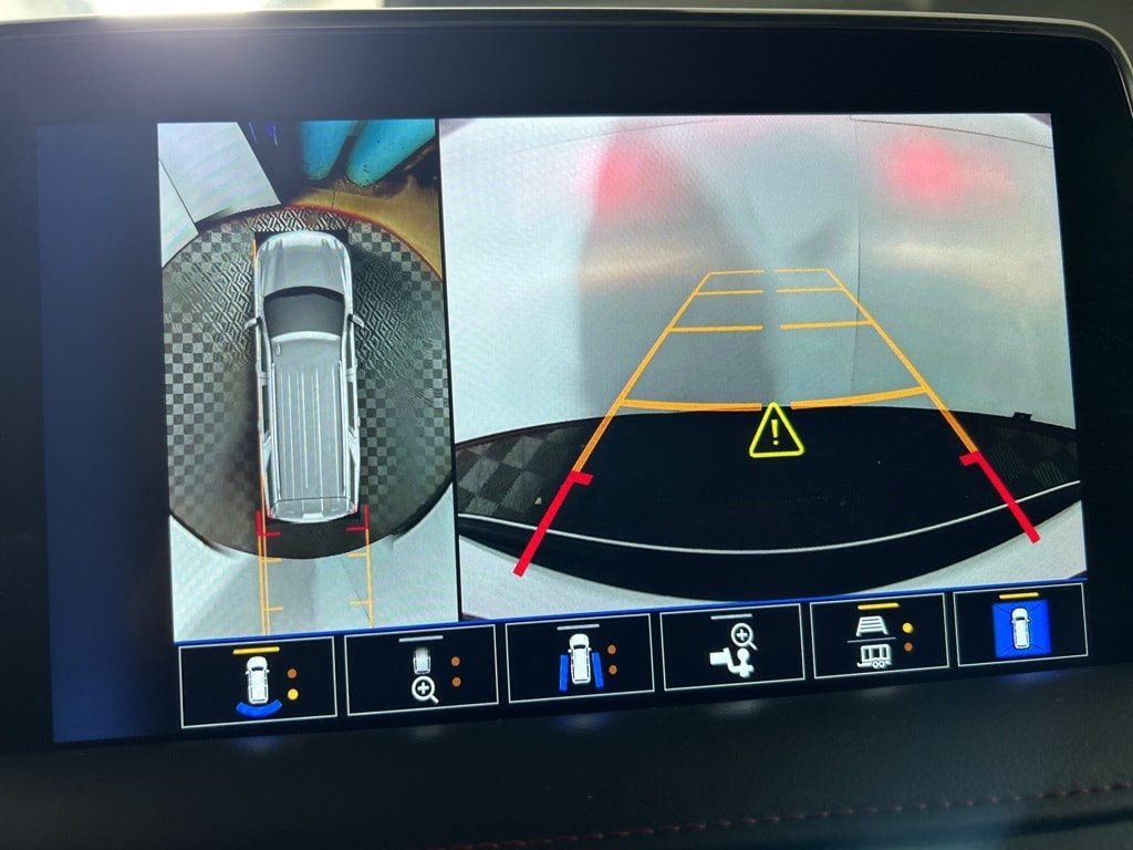 2023 Chevrolet Suburban RST photo 2