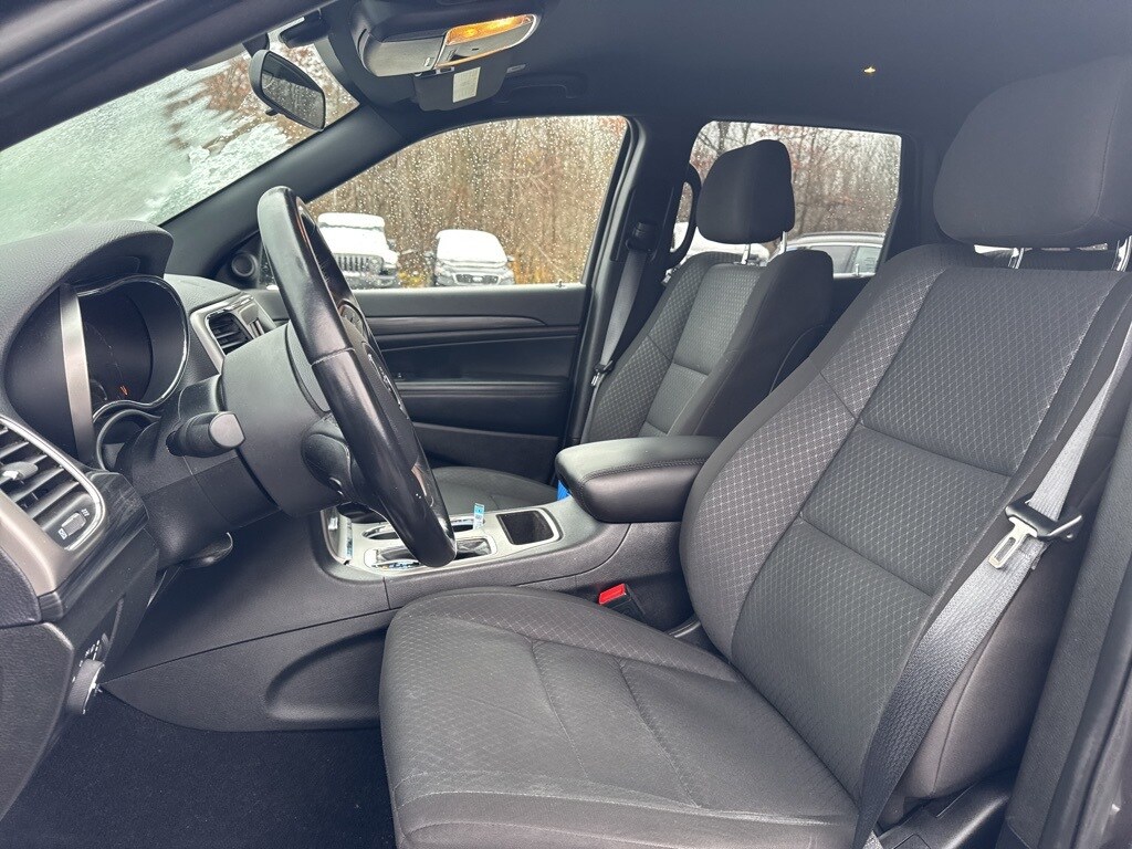 Used 2021 Jeep Grand Cherokee Laredo SUV