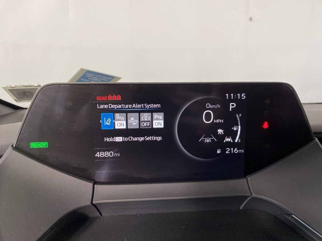 2023 Toyota Prius LE photo 3