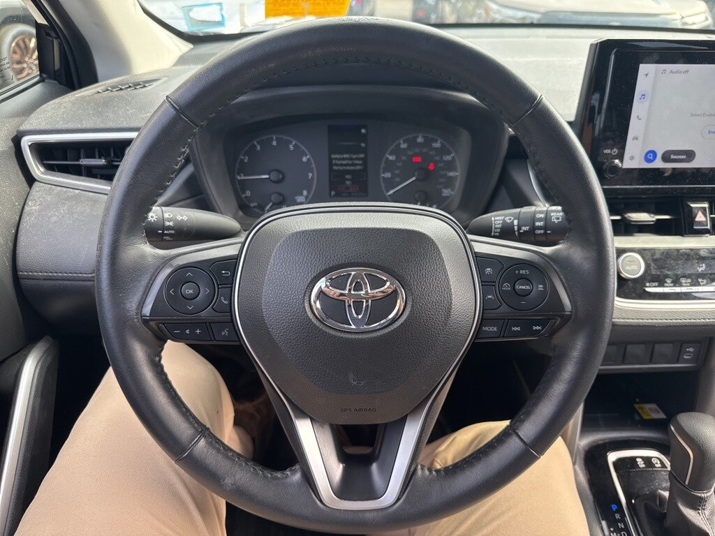 2023 Toyota Corolla Cross LE photo 2