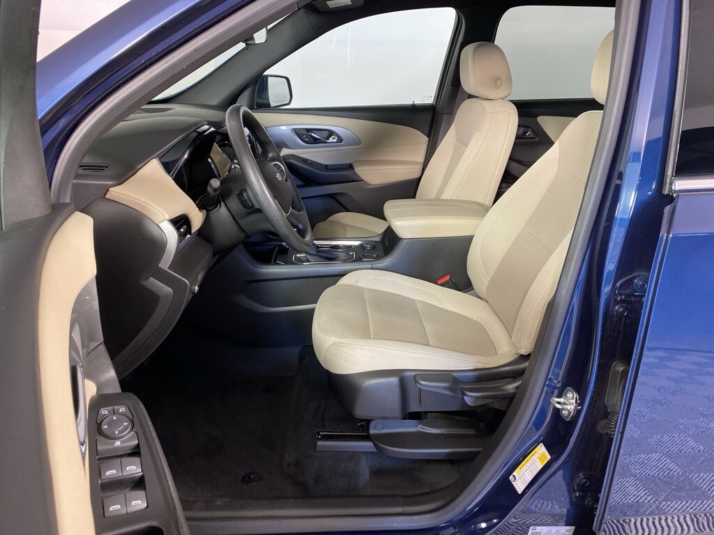 2023 Chevrolet Traverse 1LS photo 3