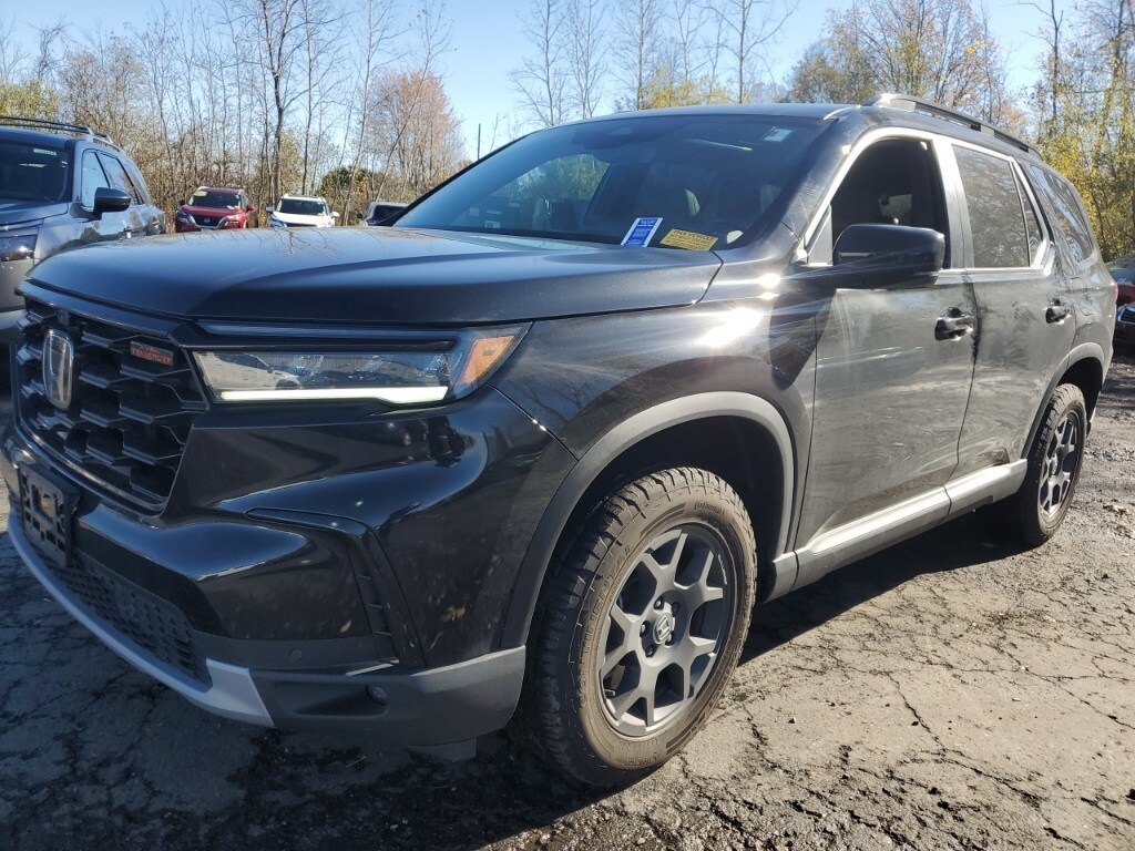 Used 2025 Honda Pilot TrailSport SUV