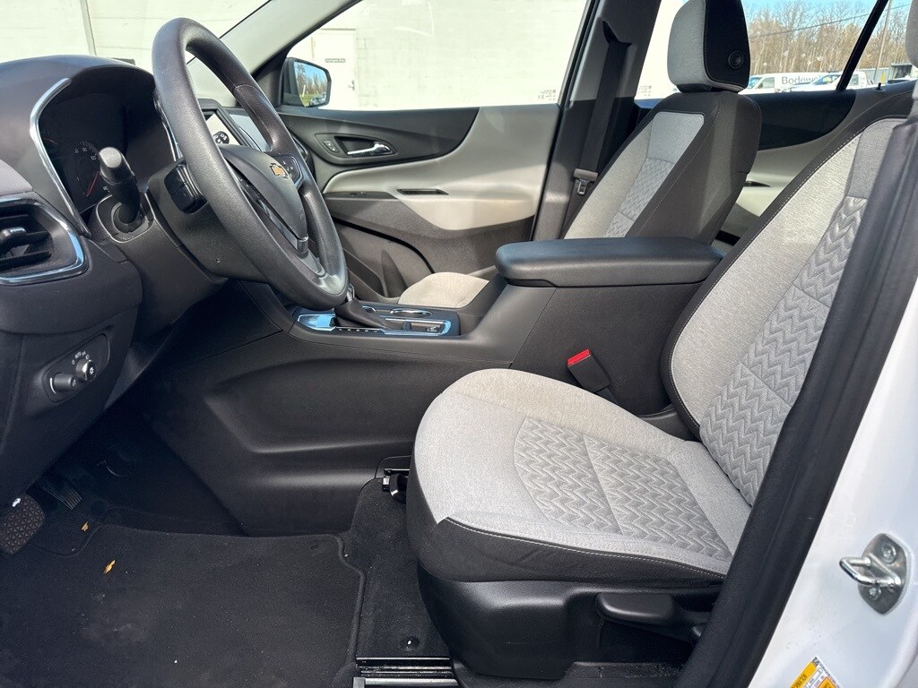 2024 Chevrolet Equinox LS photo 3