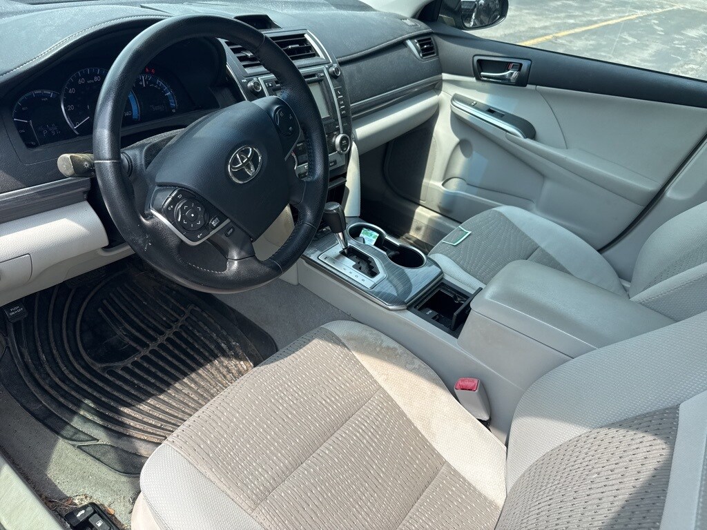 2013 Toyota Camry Hybrid XLE photo 2