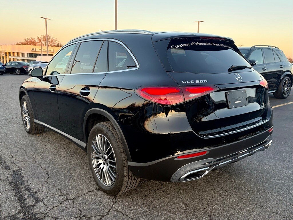 2025 Mercedes Benz GLC 300 4MATIC photo 2