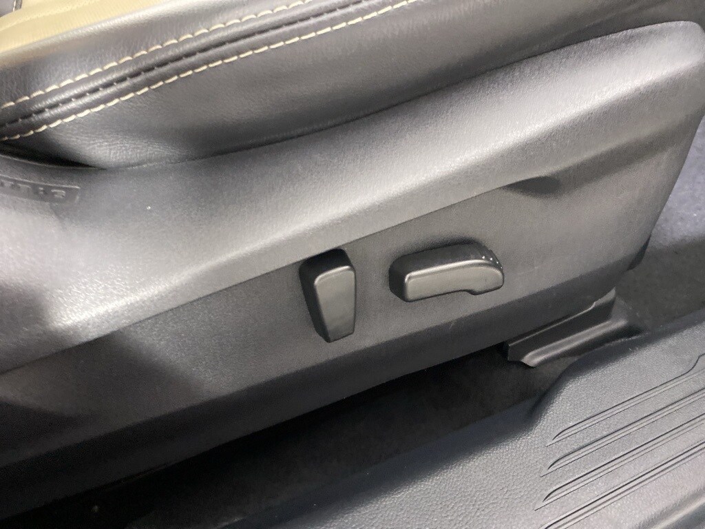 2020 Subaru Outback Limited XT photo 2