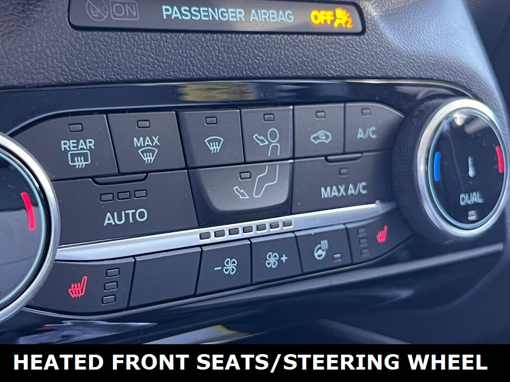 2022 Ford Escape Titanium photo 3