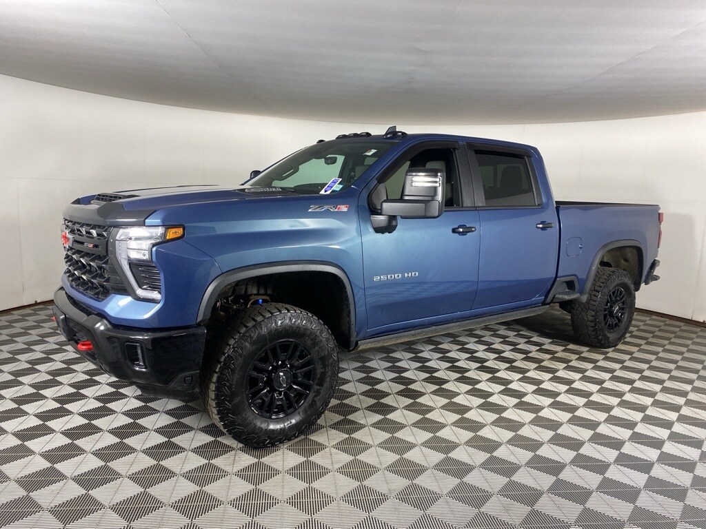 2024 Chevrolet Silverado 2500HD ZR2 photo 3
