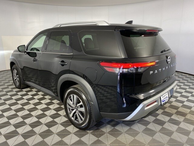 2022 Nissan Pathfinder SL photo 3