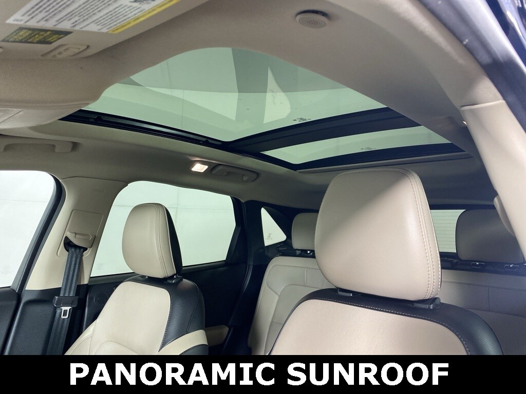 2020 Ford Escape Titanium photo 2