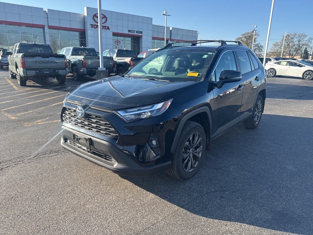 2023 Toyota RAV4 Hybrid XLE Premium photo 3