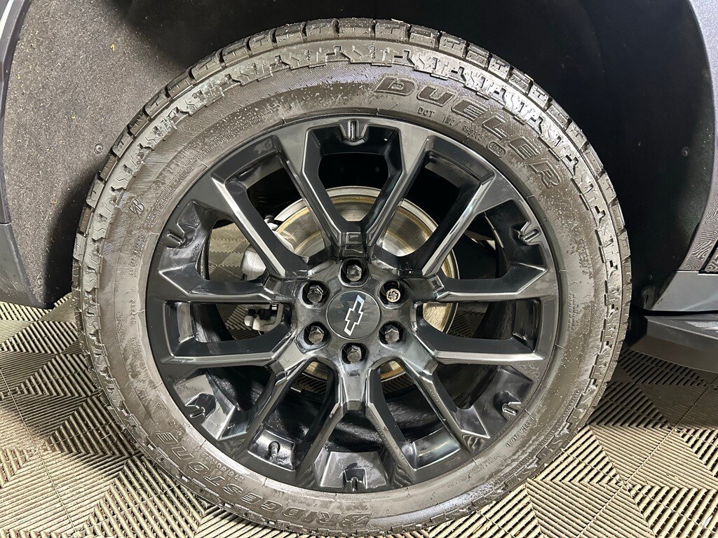 2023 Chevrolet Tahoe Premier photo 2