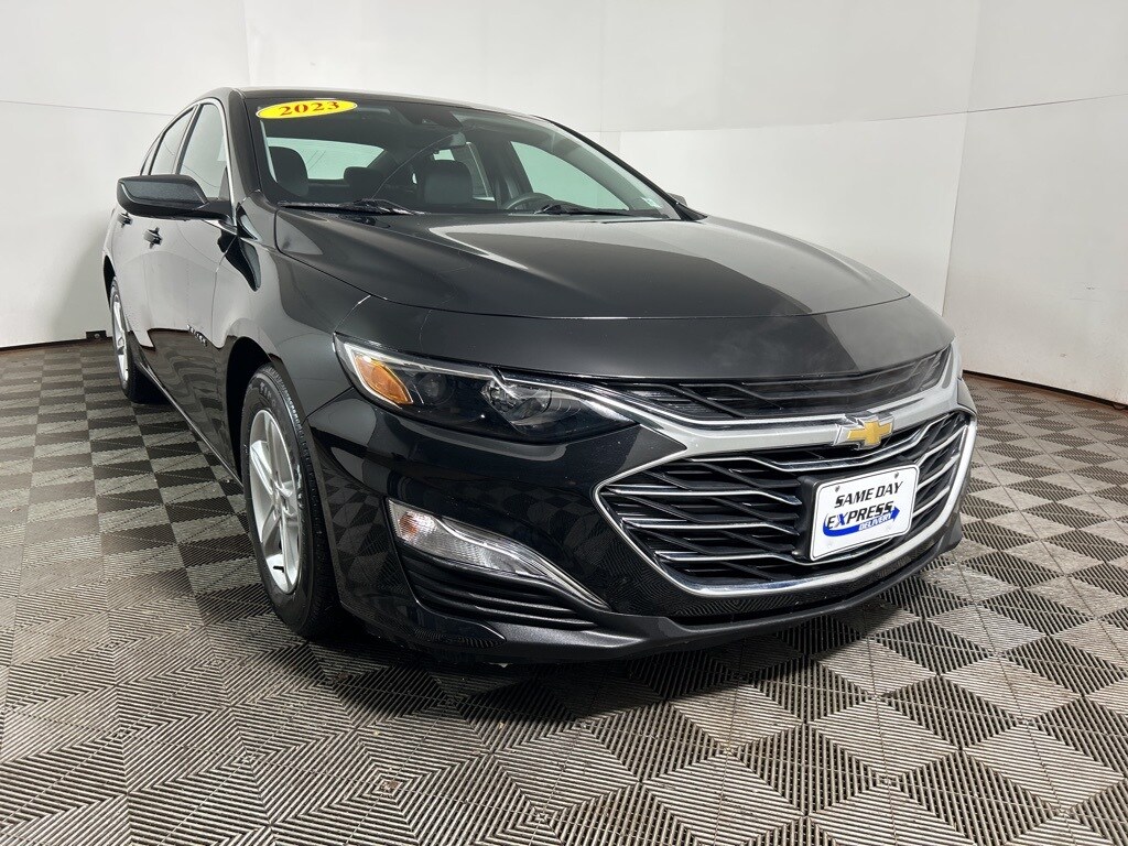 2023 Chevrolet Malibu LS photo 4