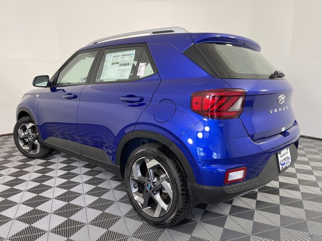 2024 Hyundai Venue Limited photo 3