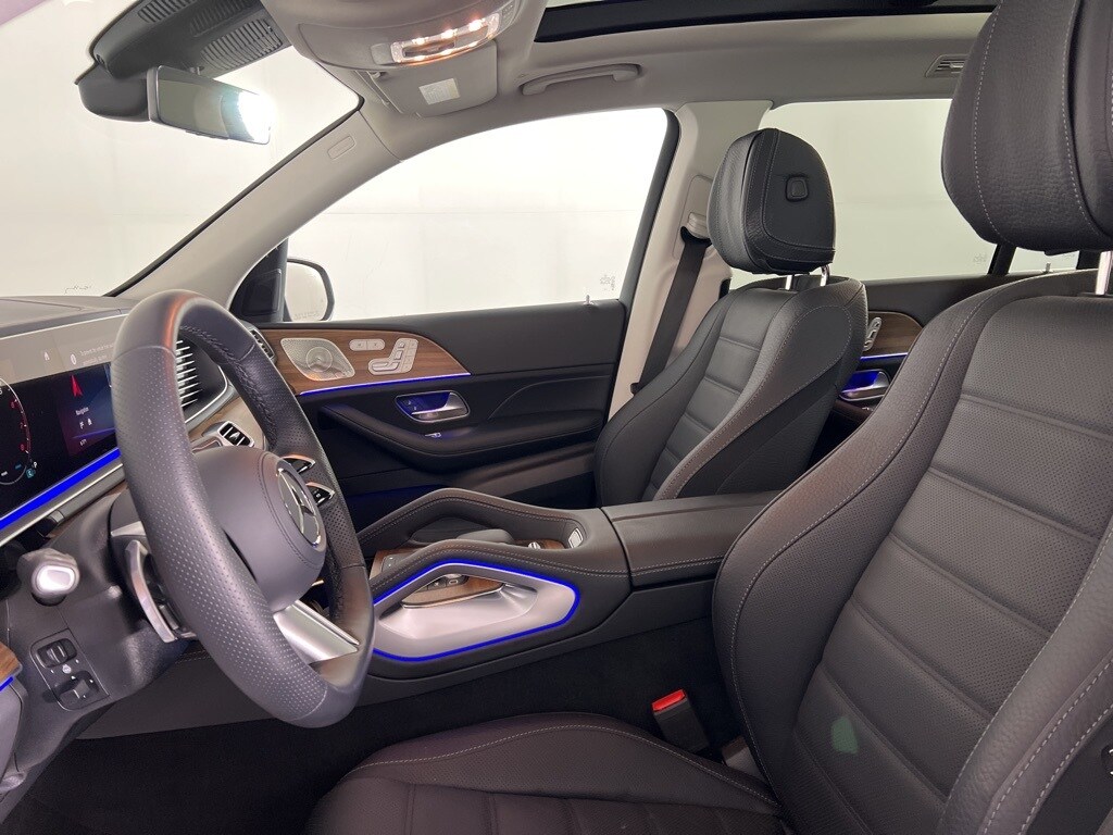 2025 Mercedes Benz GLS 450 4MATIC photo 2