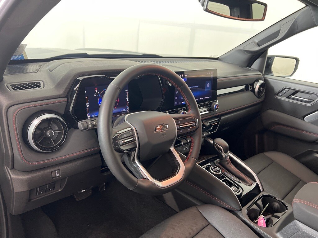 2023 Chevrolet Colorado Z71 photo 2