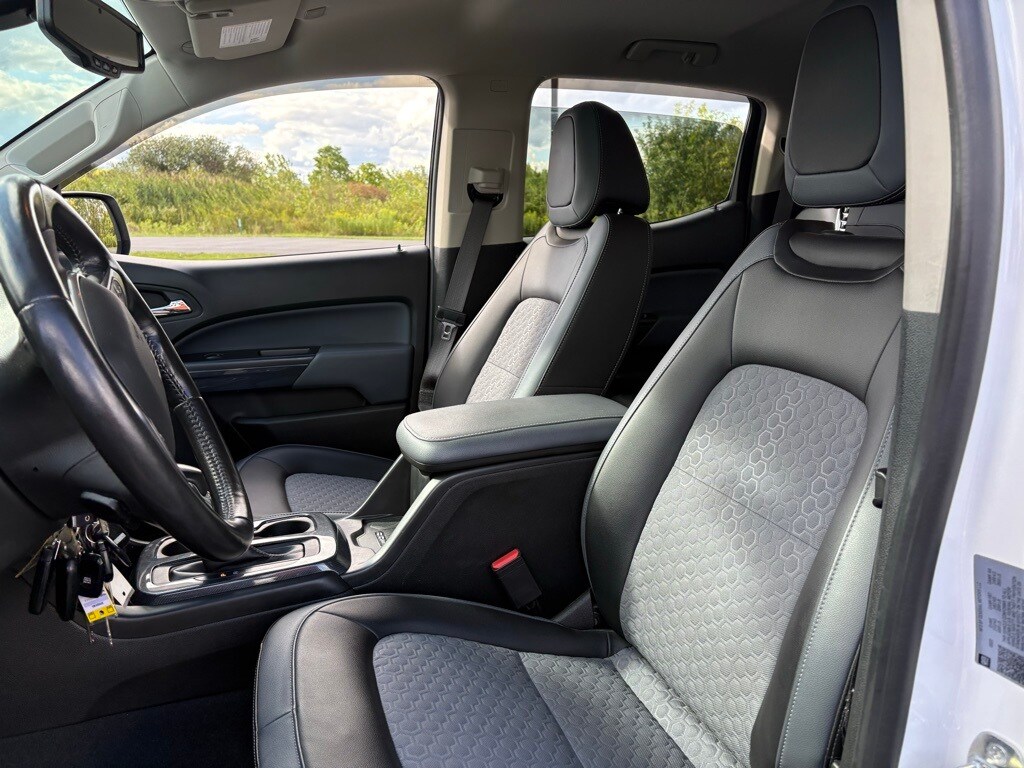 2022 Chevrolet Colorado Z71 photo 2