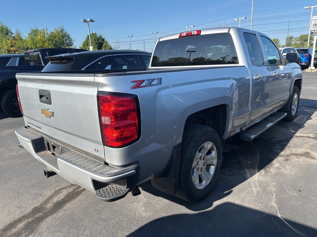 2018 Chevrolet Silverado 1500 LT photo 2
