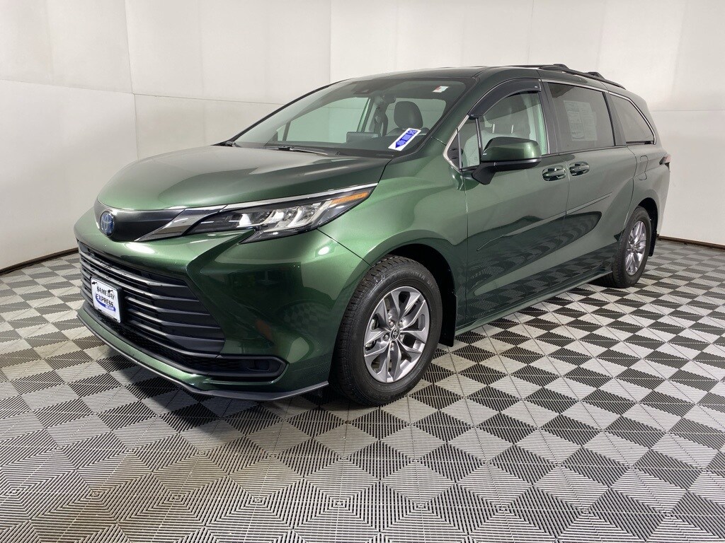 2022 Toyota Sienna LE photo 4