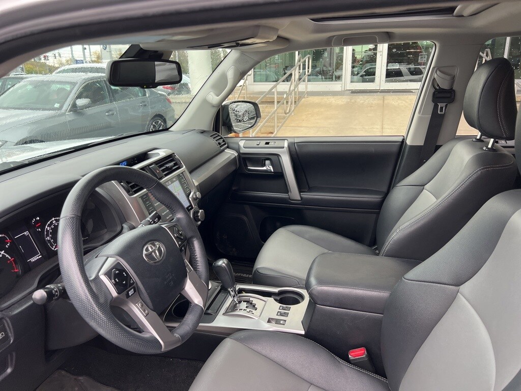 2020 Toyota 4Runner Base photo 2