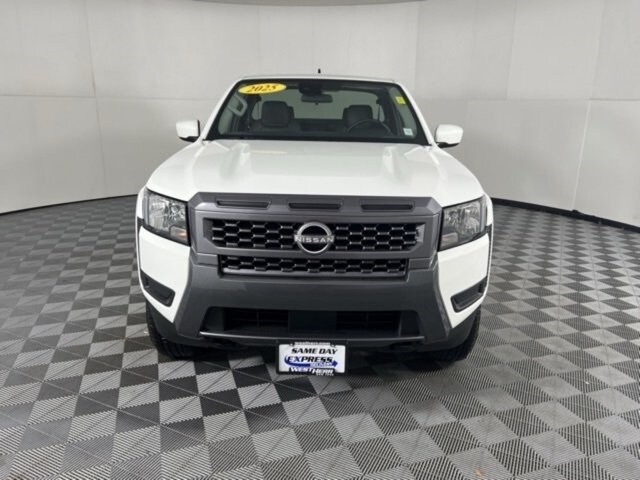2025 Nissan Frontier SV photo 2