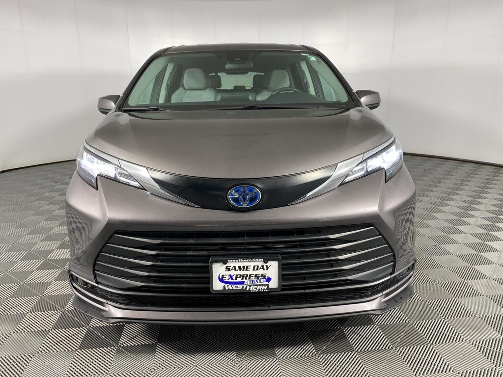 Used 2023 Toyota Sienna LE 8 Passenger Van Passenger Van