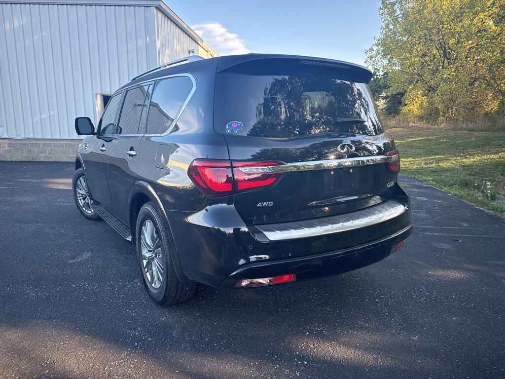 2021 Infiniti QX80 Luxe photo 2