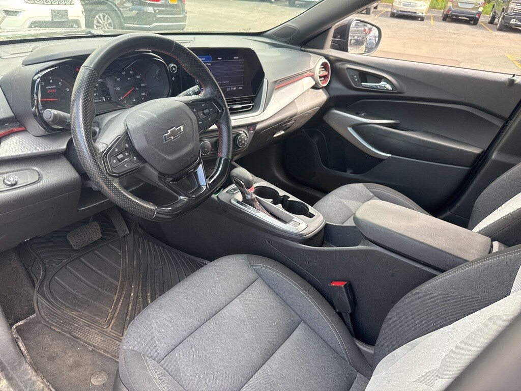 2024 Chevrolet Trax photo 2
