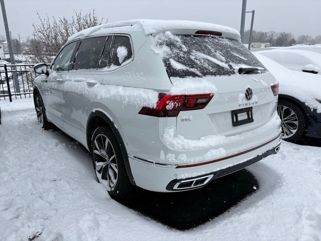 2023 Volkswagen Tiguan SEL R-Line Black photo 2