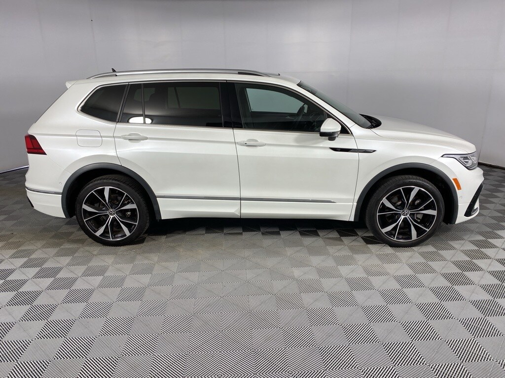 2022 Volkswagen Tiguan SEL Premium R-Line photo 2