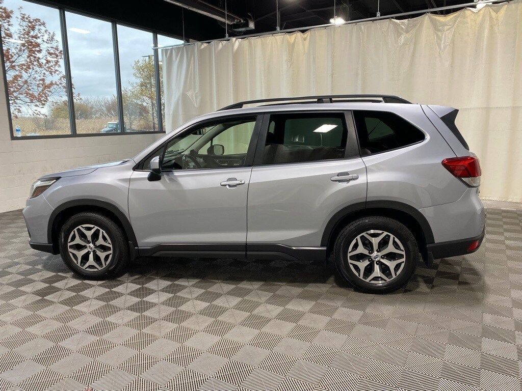 2021 Subaru Forester Premium photo 2