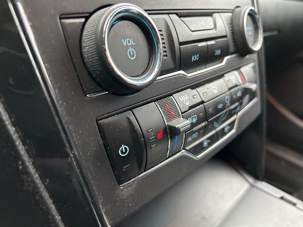 2019 Ford Explorer XLT photo 2