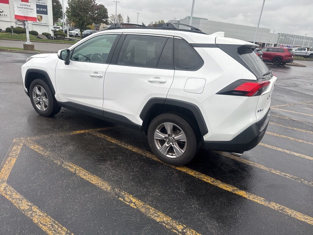 2023 Toyota RAV4 XLE photo 2