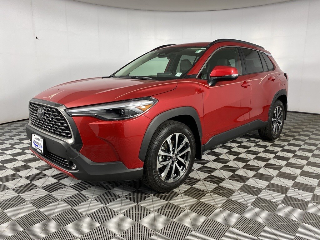 2023 Toyota Corolla Cross XLE photo 3