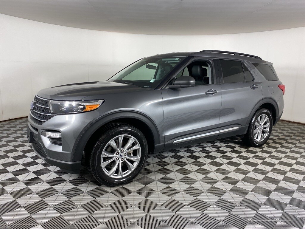 2023 Ford Explorer XLT photo 3