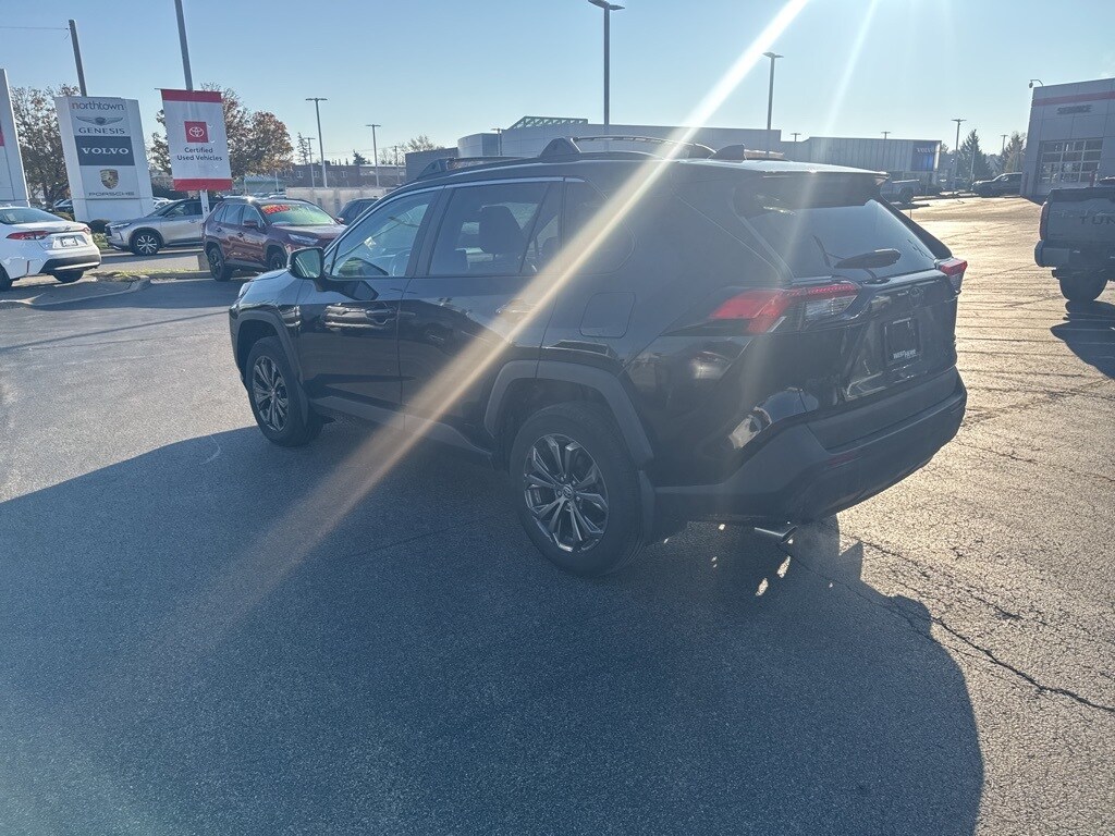 2023 Toyota RAV4 Hybrid XLE Premium photo 4