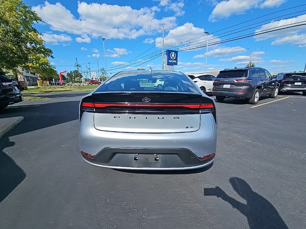 2023 Toyota Prius LE photo 2