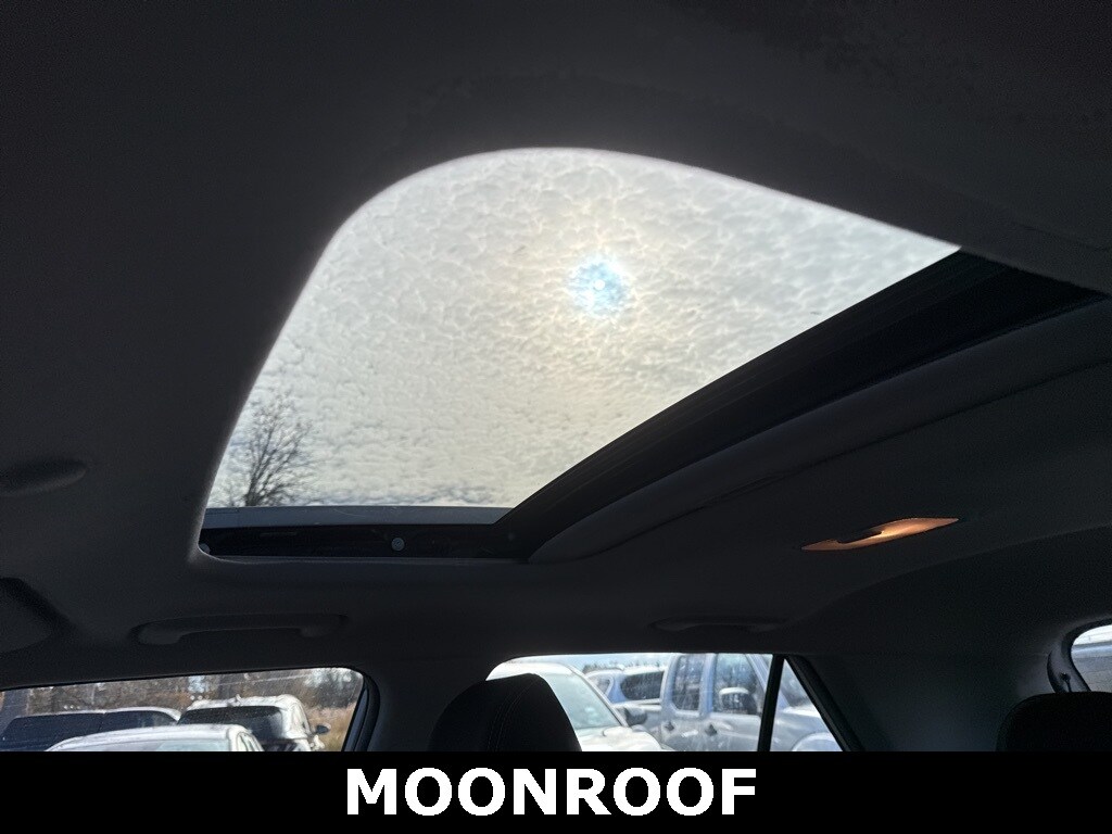 Used 2023 Hyundai Venue SEL SUV