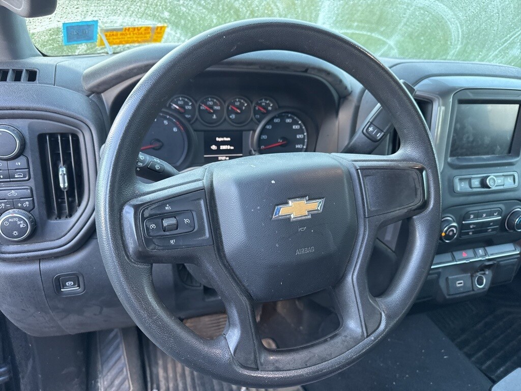 2020 Chevrolet Silverado 1500 Custom photo 2