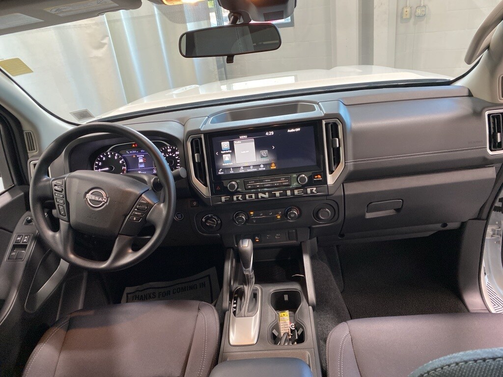 2025 Nissan Frontier SV photo 2
