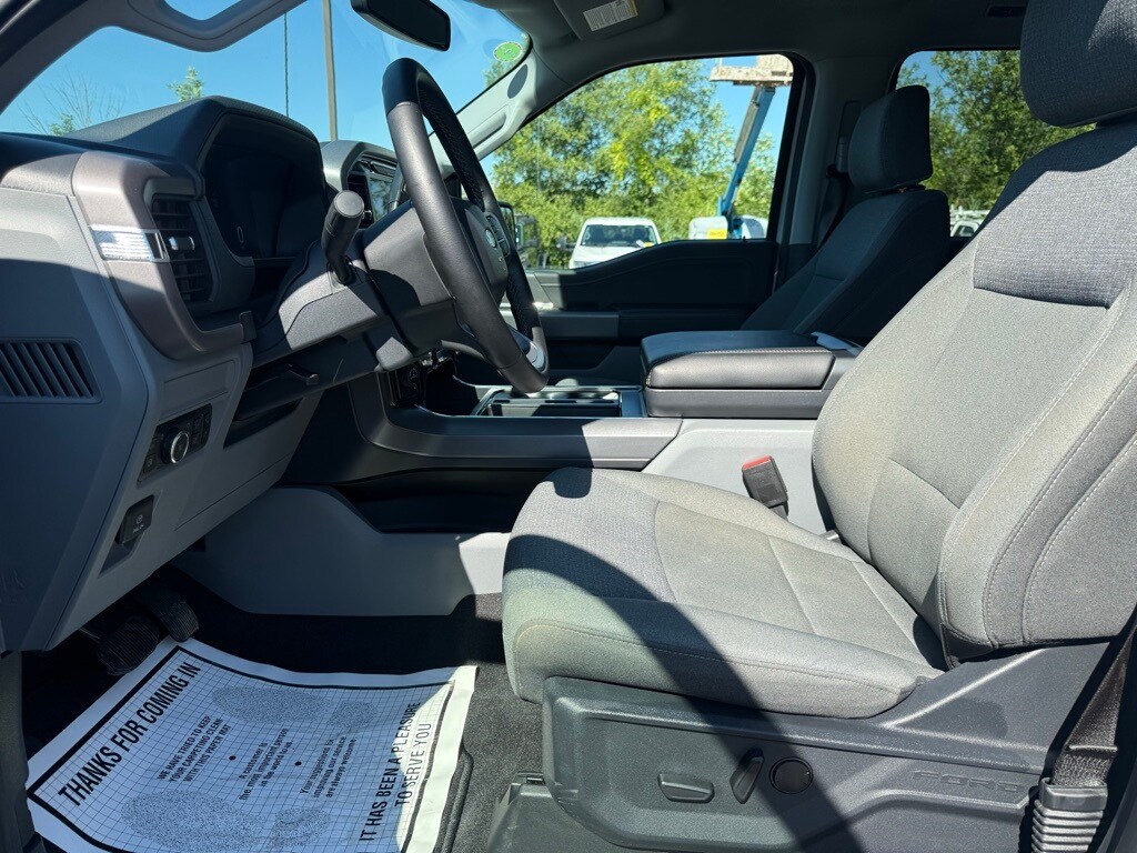 2025 Ford F-150 XLT photo 2
