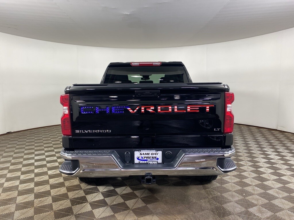 2024 Chevrolet Silverado 1500 LT photo 2