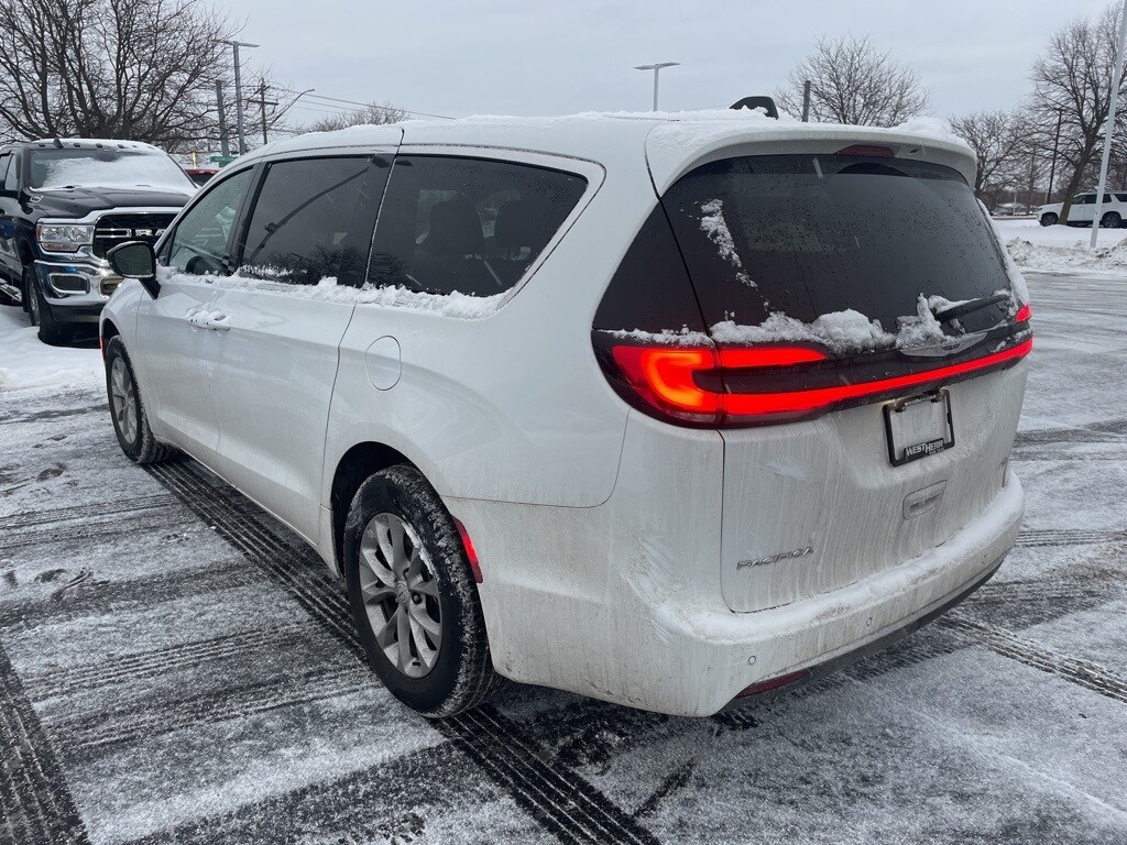 Used 2026 Chrysler Pacifica Select Van Passenger Van