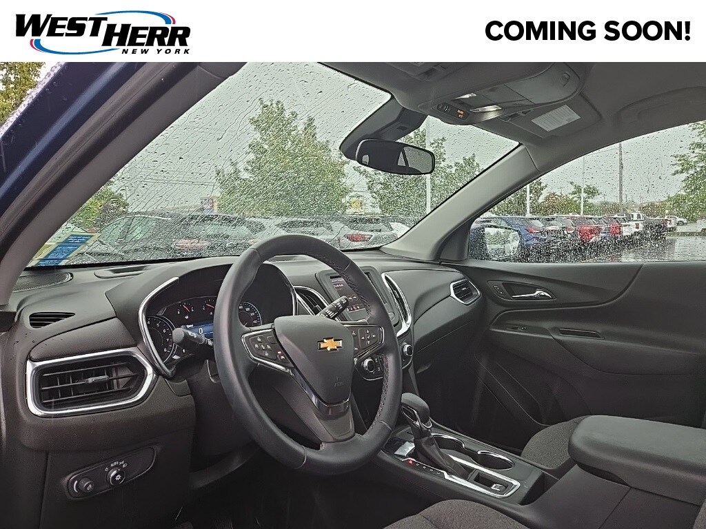 2024 Chevrolet Equinox LT photo 2