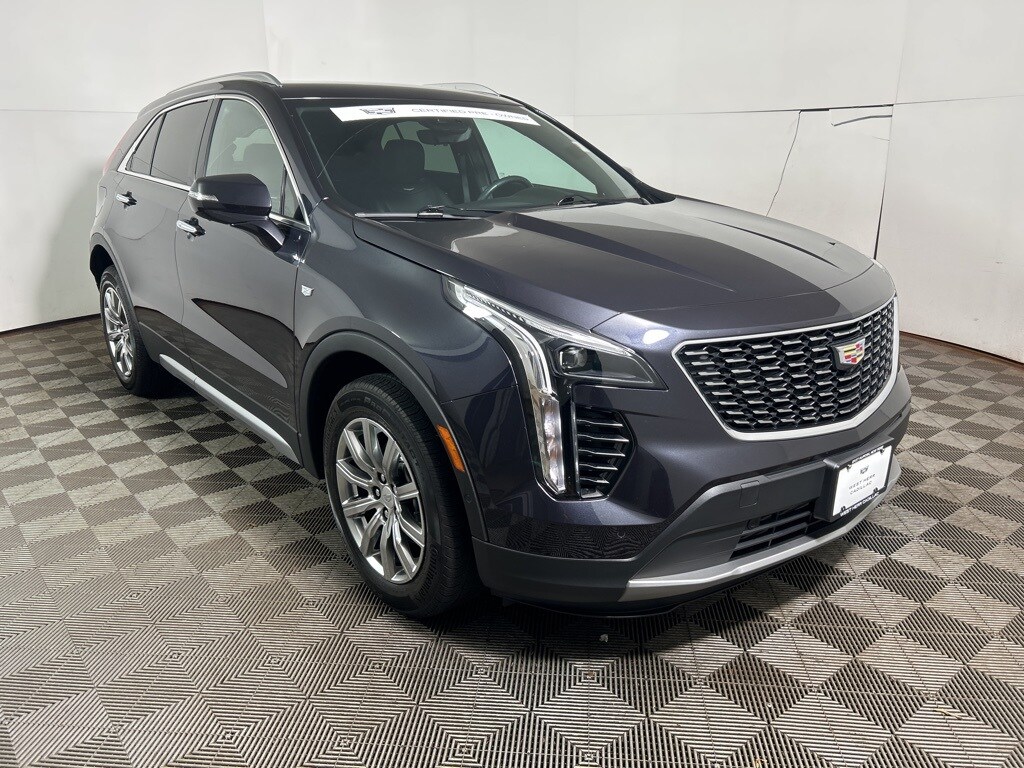 2022 Cadillac XT4 Premium Luxury photo 2