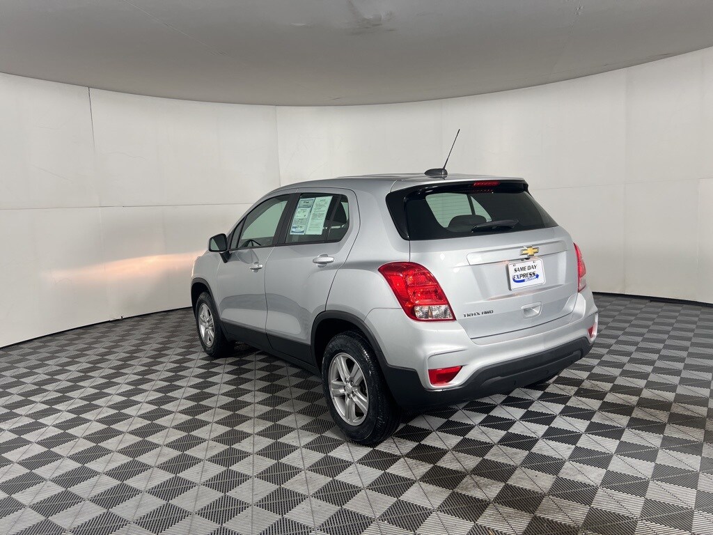 2020 Chevrolet Trax LS photo 2
