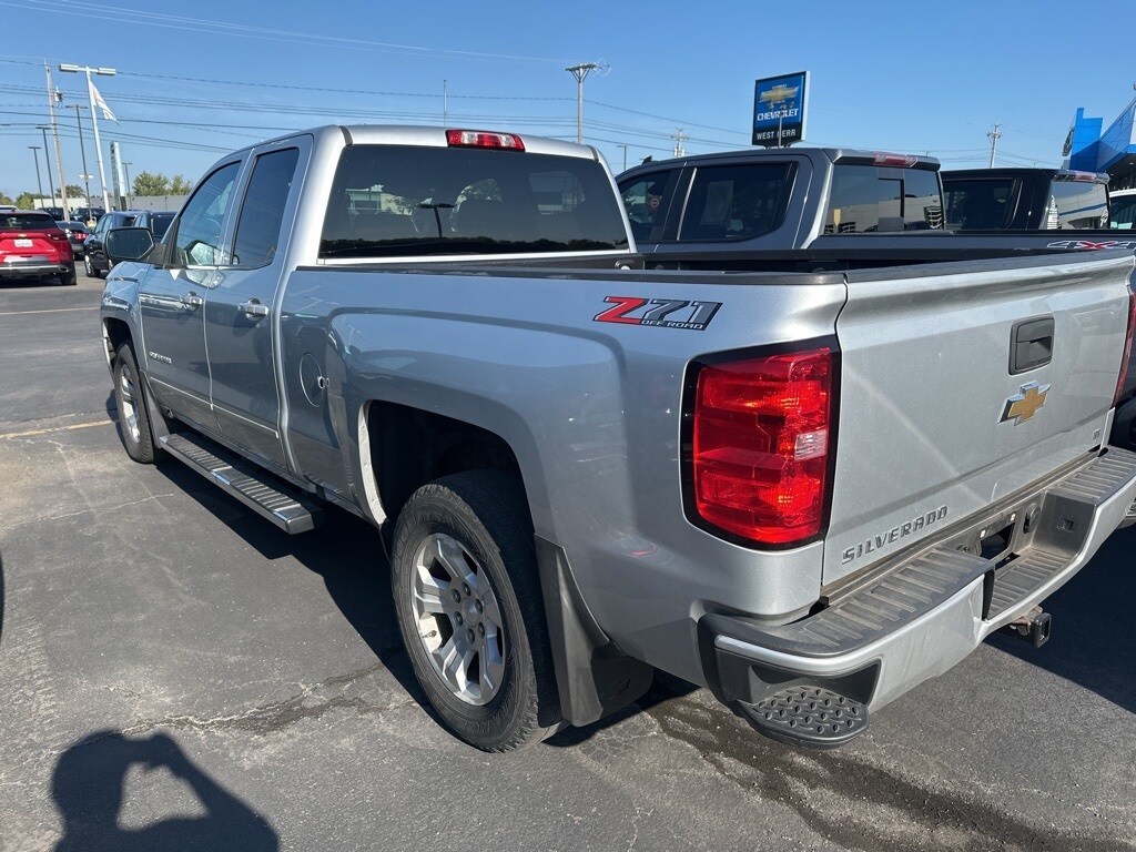 2018 Chevrolet Silverado 1500 LT photo 3